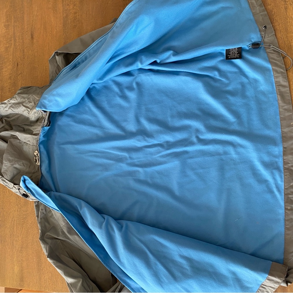 Volcom Gray Windbreaker Jacket with Blue Accents - Picture 6 of 6